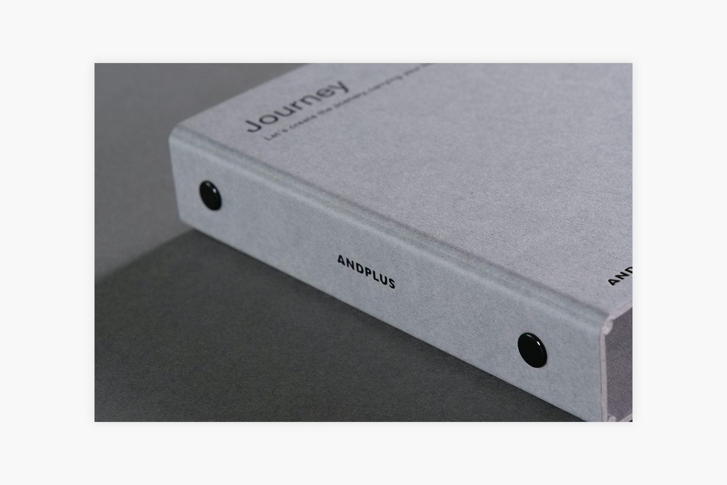 あんどぷらす　バインダーの背表紙