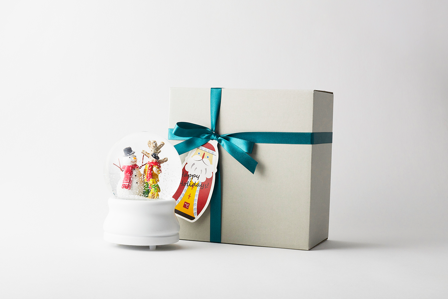 ギフトボックスとスノードーム