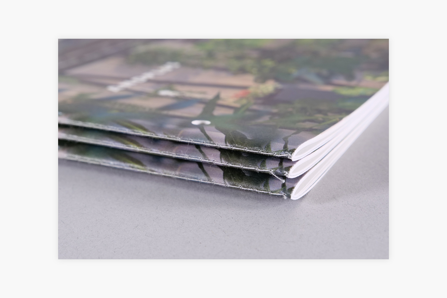 あんどぷらす　会社概要パンフレットの糸綴じ